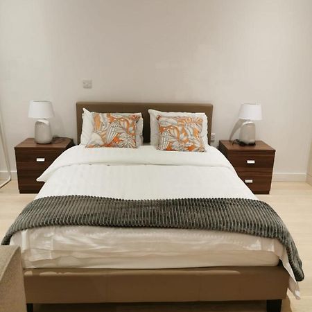 Comfy 1 Bed Studio 1 Minute From Train Station Londres Exterior foto