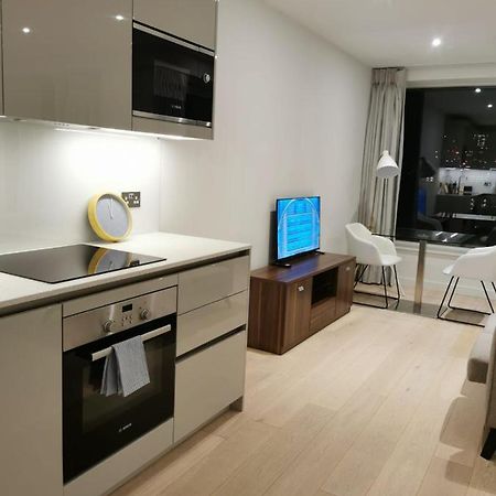 Comfy 1 Bed Studio 1 Minute From Train Station Londres Exterior foto