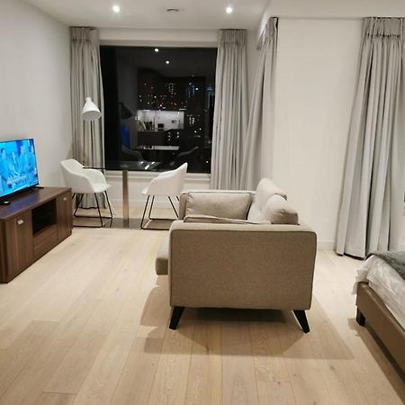 Comfy 1 Bed Studio 1 Minute From Train Station Londres Exterior foto