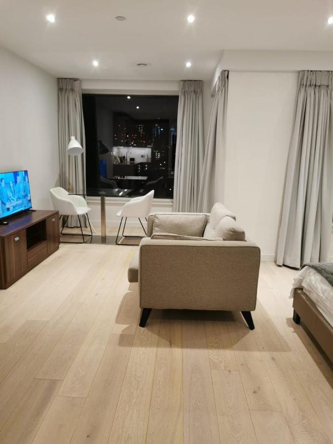 Comfy 1 Bed Studio 1 Minute From Train Station Londres Exterior foto