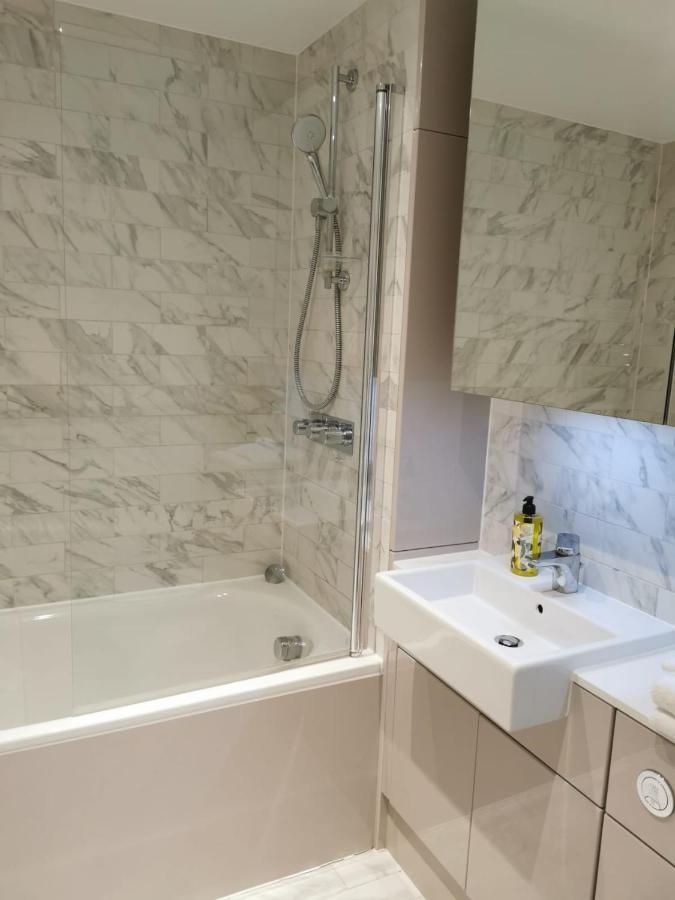 Comfy 1 Bed Studio 1 Minute From Train Station Londres Exterior foto